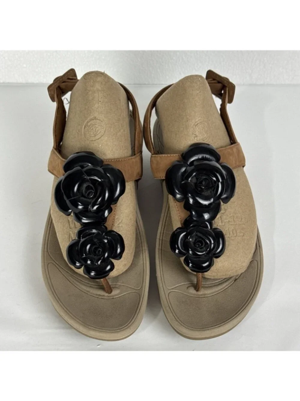Fit Flop Floretta Tan Suede & Black Floral Wedge Thong Sandals Women's 7